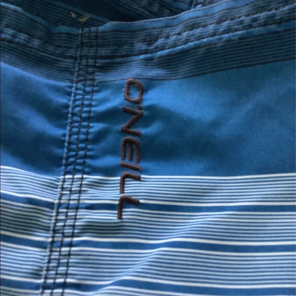 O’Neill board shorts blue black striped 36 waist in great condition. 🏄🏽 - Picture 8 of 12